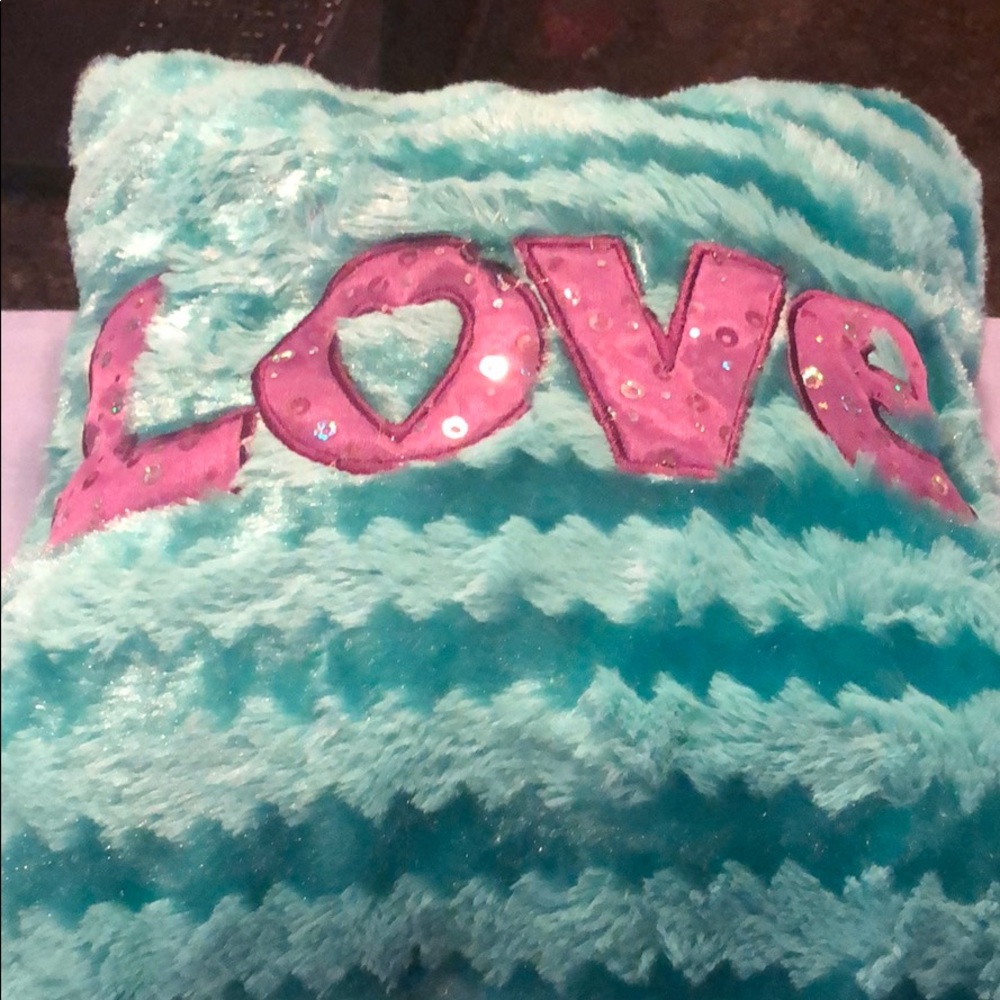 Throw pillow
